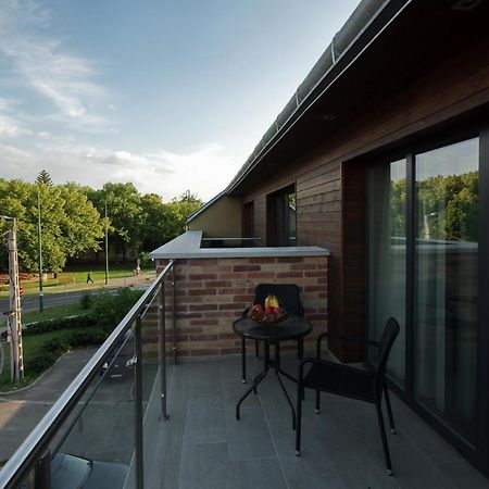 Almasy Apartmanhaz ยูลา ภายนอก รูปภาพ