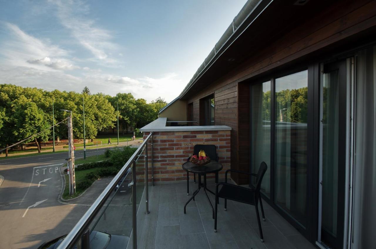 Almasy Apartmanhaz ยูลา ภายนอก รูปภาพ