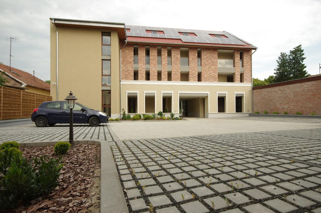 Almasy Apartmanhaz ยูลา ภายนอก รูปภาพ
