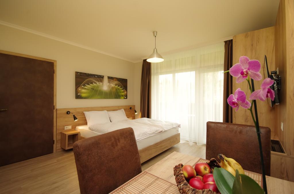 Almasy Apartmanhaz ยูลา ภายนอก รูปภาพ