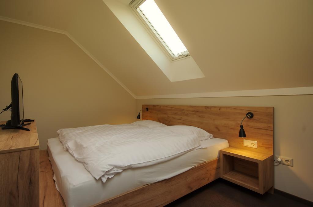 Almasy Apartmanhaz ยูลา ภายนอก รูปภาพ